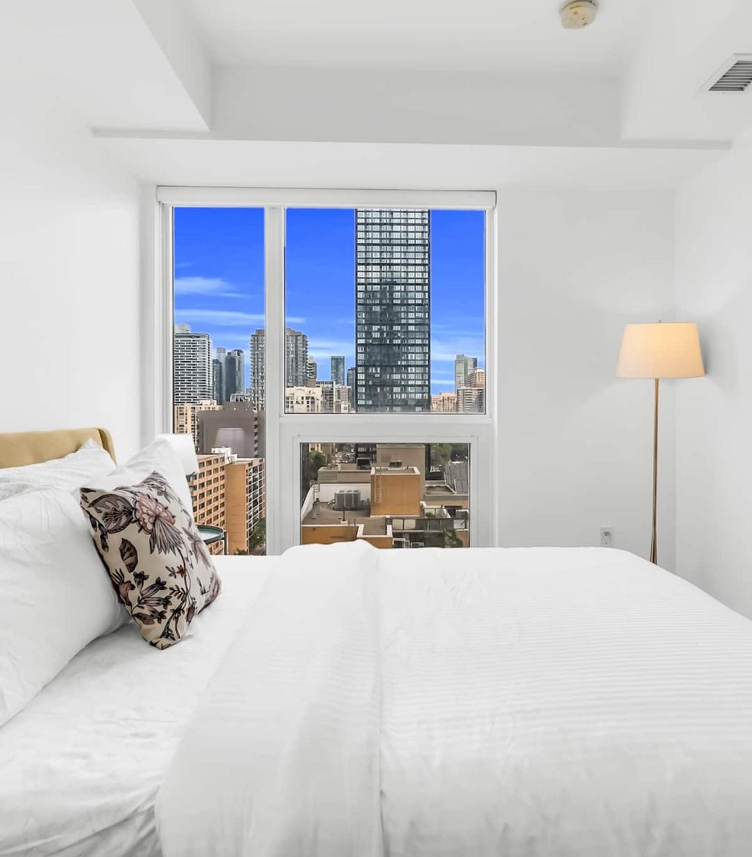 ROYAL BnB 1+1DEN Downtown Toronto